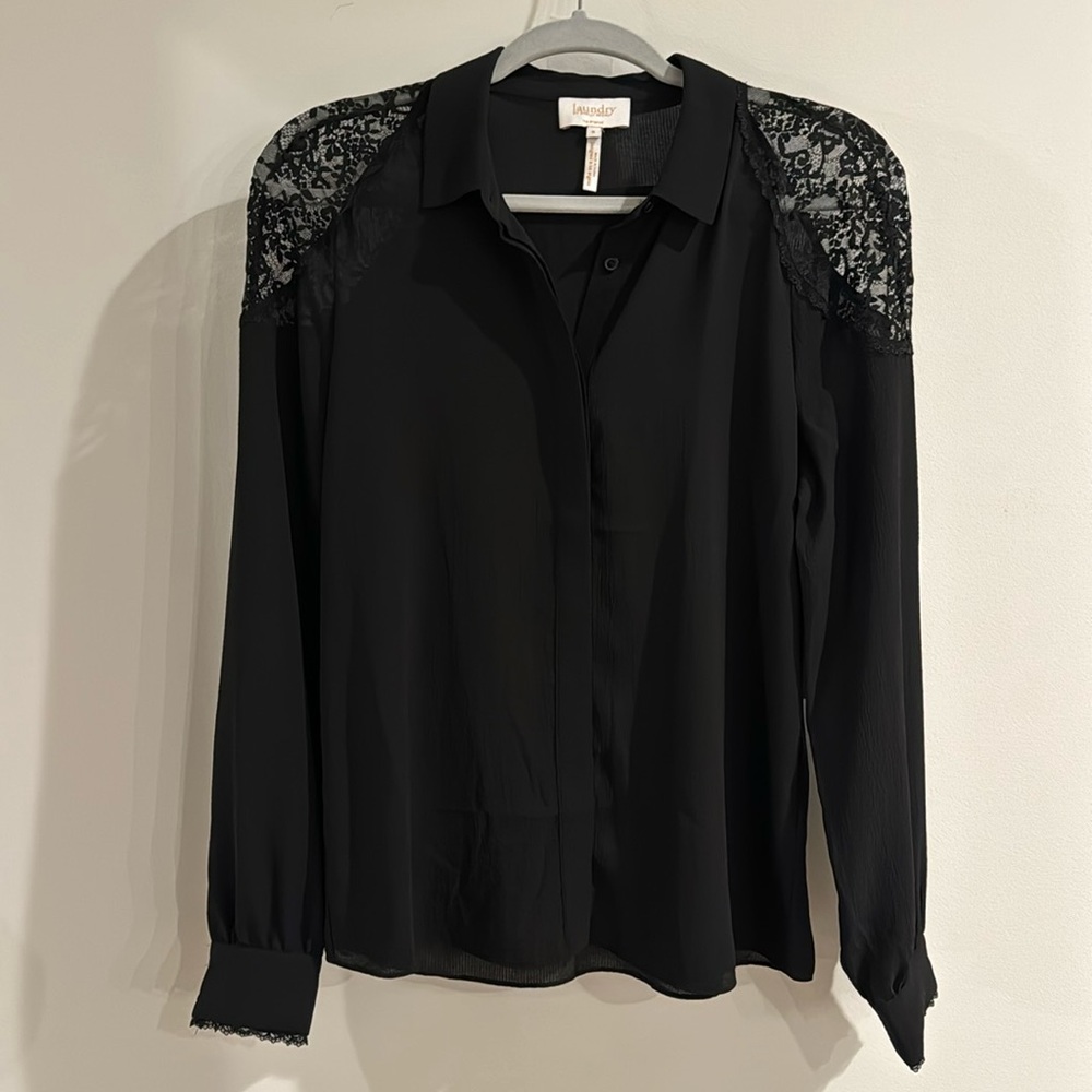 NEW WITH TAGS LAUNDRY By SHELLI SEGAL Blouse, Lace Shoulder, Button Front, SMALL